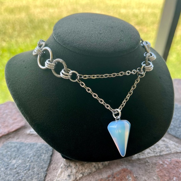 Handmade maille steel choker necklace with iridescent opalite pendulum charm . - Picture 11 of 12
